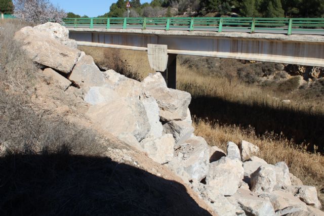 La JGL aprueba las dos primeras certificaciones de las obras del muro de la escollera del Puente del Poyo