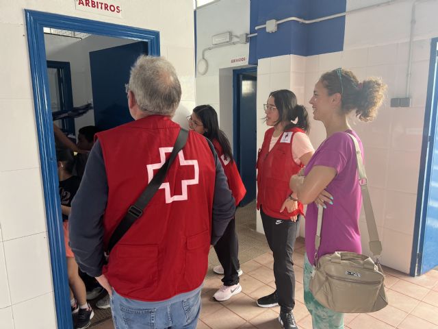 Visita del programa de inclusión de Cruz Roja Jumilla al Polideportivo con el Jumilla ACF