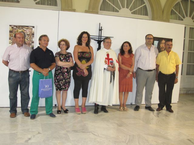 La Diputada de Cultura, cuarta por la izquierda, y el mundo cultural almeriense, arroparon el trabajo de los presos