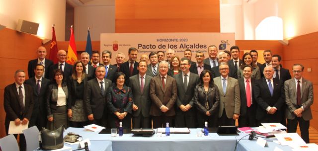 Enrique Jiménez asiste a la reunión del Pacto de los Alcaldes, en la que se ha presentado el proyecto europeo 'Elena'