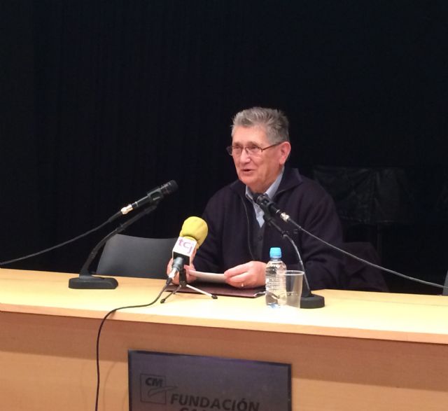 Gea Rovira desvela relevantes datos históricos en su conferencia sobre el Monasterio de Santa Ana