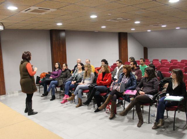El Ayuntamiento imparte diversos módulos de igualdad al alumnado del Taller de Empleo y al grupo de trabajo de inclusión social
