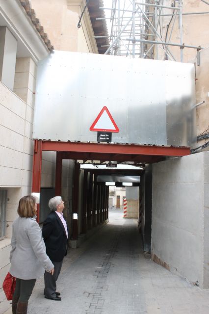 El alcalde visita algunas de las obras que se están ejecutando en espacios públicos del municipio