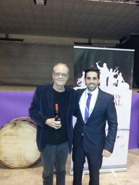 Un centenar de túnicas moradas acompañan en Calanda la presentación de las Jornadas Nacionales del Tambor y el Bombo Jumilla 2015