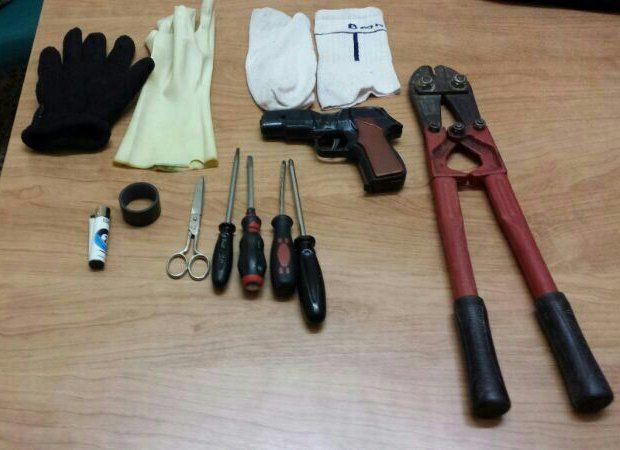 Agentes de la Policía Local de Jumilla reducen a cuatro individuos después de allanar y robar en un vivienda