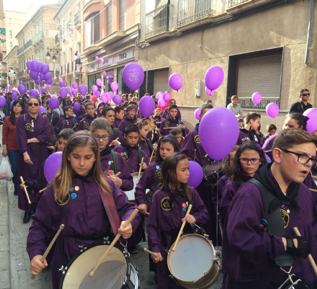 Los más pequeños de la ciudad sacan sus tambores a la calle contra el hambre