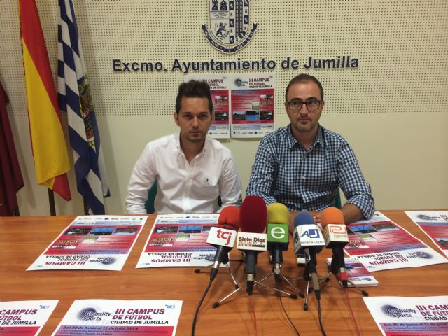 El concejal de Deportes presenta la III Edición del Campus de Fútbol 'Ciudad de Jumilla'