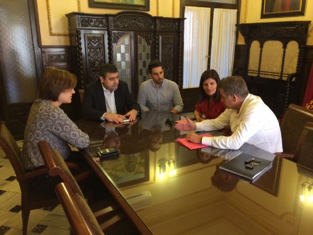 La directora general de Consumo, Comercio y Artesanía visita Jumilla