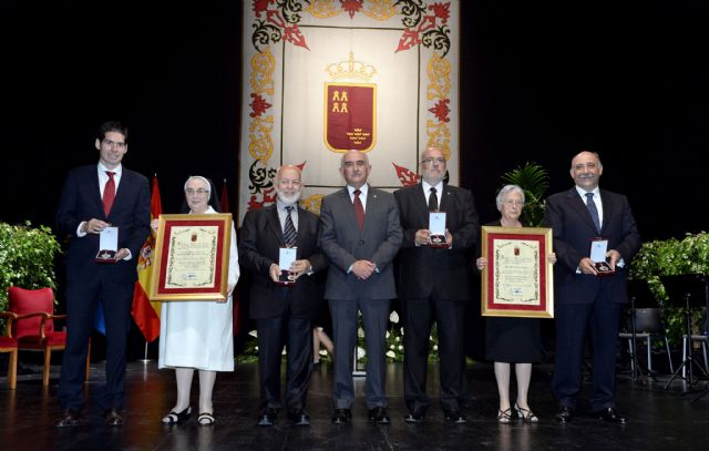 Los jumillanos José García Carrión y Roque Baños, reconocidos por la Comunidad con sus más altos distintivos