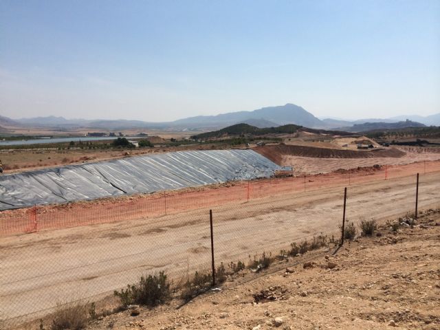 La directora general de Medio Ambiente muestra en Jumilla su satisfacción por el avanzado estado de las obras del Vertedero Municipal