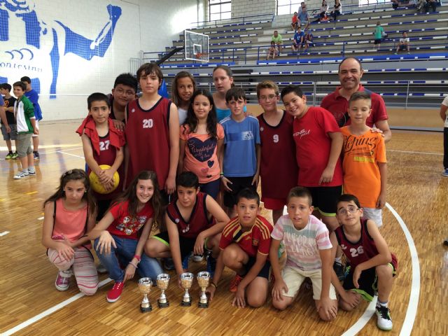 El deporte une a los centros escolares del municipio en la entrega de premios al deporte escolar 2013/2014