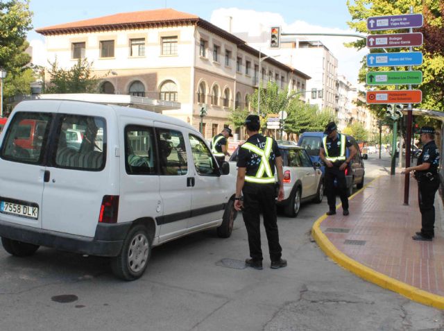 Más del 80% de los vehículos controlados por la Policía Local circulaban con el cinturón de seguridad abrochado