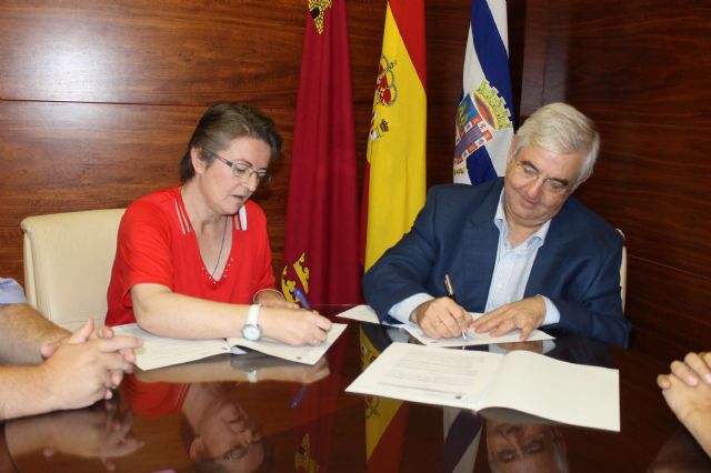 El Ayuntamiento de Jumilla renueva el convenio con Cáritas Jumilla para el ejercicio 2014.