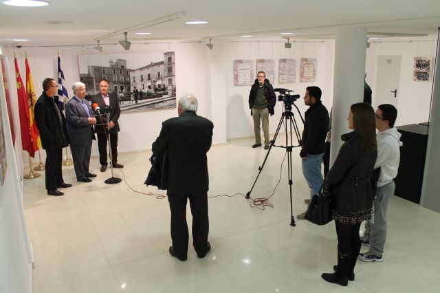 Una exposición de fotografía recoge los cien años de historia del Jardín de las Ranas