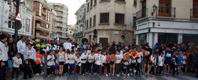 La solidaridad corre por las calles de Jumilla en la carrera popular Navideña Solidaria 2014