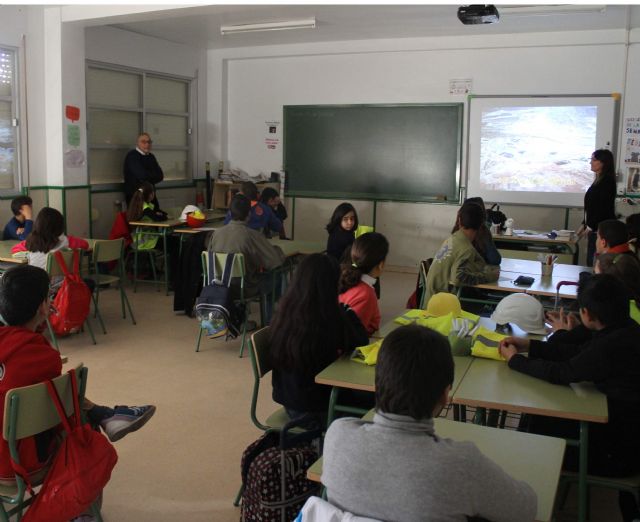 Los colegios Cruz de Piedra, Carmen Conde y Santa Ana participarán mañana en la reforestación del vertedero municipal