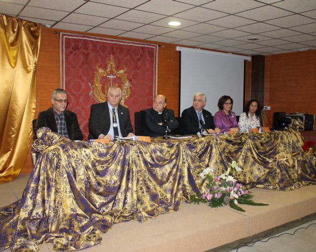 Con la poesía de María Dolores Fernández y su presentación del libro de Semana Santa, comienzan los actos organizados por la JCHSS