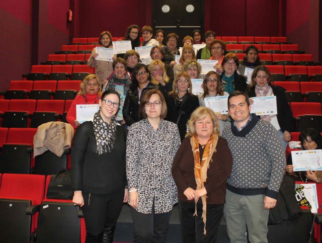 Más de una treintena de mujeres han finalizado con éxito los dos cursos desarrollados por Igualdad y la Asociación Agua y Tierra