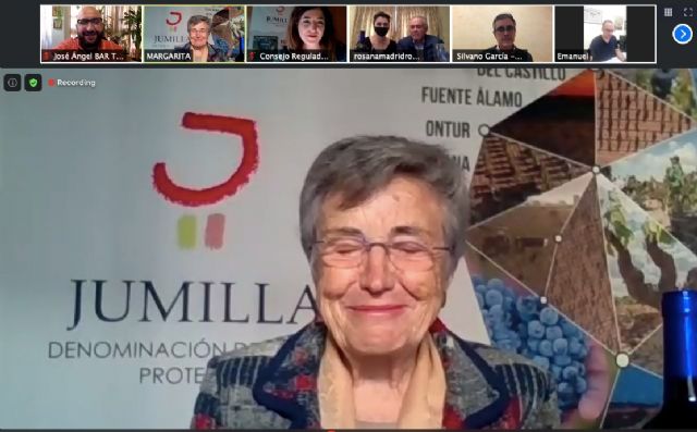 Encuentro intergeneracional sobre el Equilibrio Perfecto, el nuevo spot documental del CRDOP Jumilla