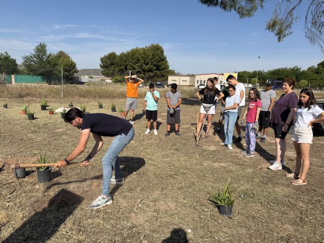 El Jardín Botánico de La Estacada acoge una jornada inclusiva de plantación dentro de los actos con motivo del Día Mundial del Medio Ambiente