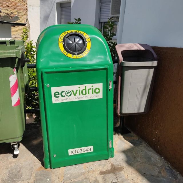El Ayuntamiento de Jumilla y Ecovidrio instalarán cubrecubos para mejorar la recogida de vidrio en el municipio