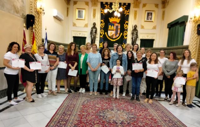 Entrega diplomas curso defensa personal femenina
