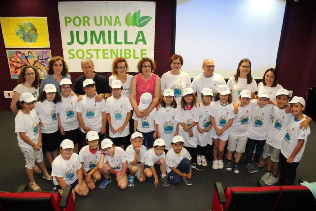 Dos póster de 2° de Primaria del CC Cruz de Piedra triunfan en el Concurso 'Cuidemos el Medio Ambiente'