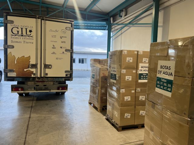 El Ayuntamiento de Jumilla envía más de 3.000 pares de guantes y más de 500 pares de botas de agua a los pueblos afectados por la DANA