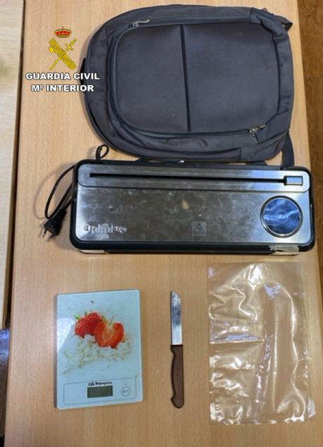 La Guardia Civil detiene a un joven con más de un kilo de cocaína en su mochila