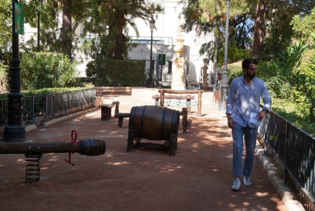 El Ayuntamiento renueva las áreas infantiles de La Glorieta y Juan Paco Baeza y avanza en la instalación de juegos biosaludables