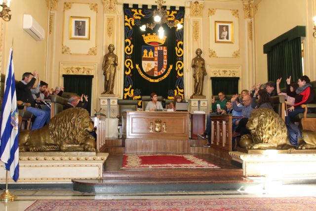 El pleno aprueba oponerse a las catas para la investigación de recursos en la Sierra de Santa Ana
