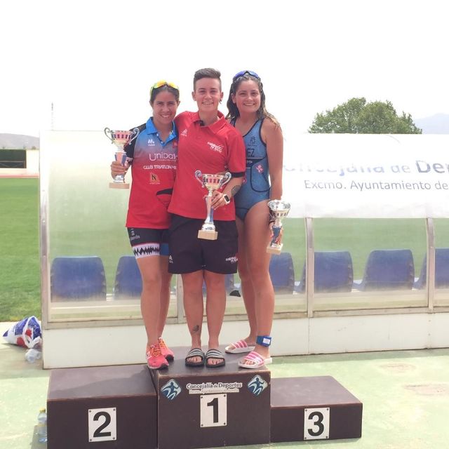 Marina Martínez y José Antonio Hoyos se coronan en el Triatlón de Jumilla