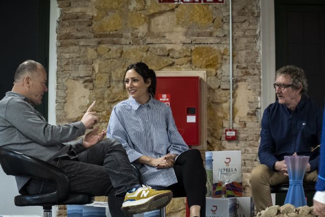 'Jumilla: Diálogos de Arte y Vino' presenta la pieza exclusiva inspirada en la vendimia