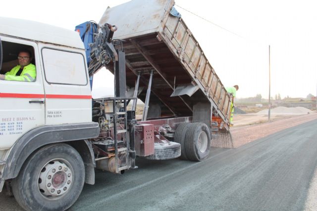 Finalizan las obras de acondicionamiento del firme del camino de Román