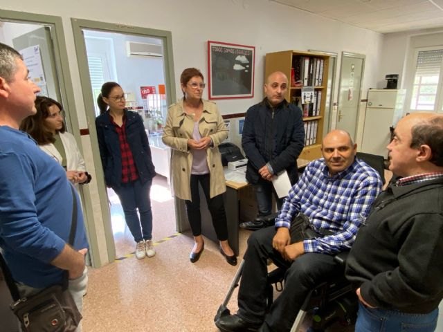 El Ayuntamiento financia el transporte y el servicio de fisioterapia de AMFIJU a través de un convenio anual de 30.000 euros