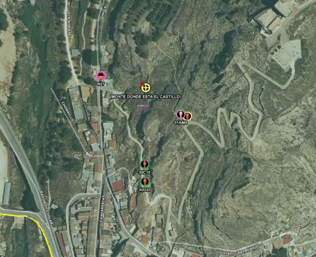Extinguen un incendio de herbáceas y matorral declarado en la subida al Castillo de Jumilla