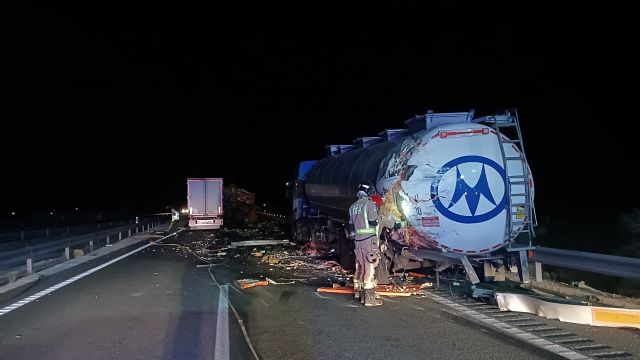 Accidente de dos camiones en la Autovía A-33>Blanca en Jumilla