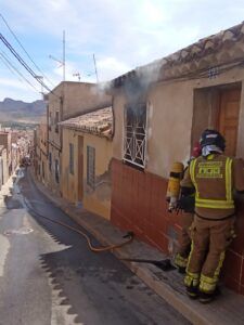 Servicios de emergencias han atendido un incendio en vivienda en Jumilla