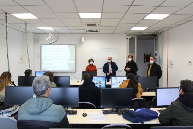 22 alumnos mejoran su formación mediante los cursos de Socorrismo y Gestión de Almacenes