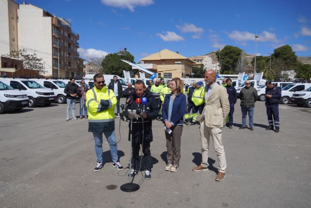 El Ayuntamiento de Jumilla renueva su parque móvil con 26 nuevos vehículos para mejorar los servicios municipales y reducir el gasto en reparaciones