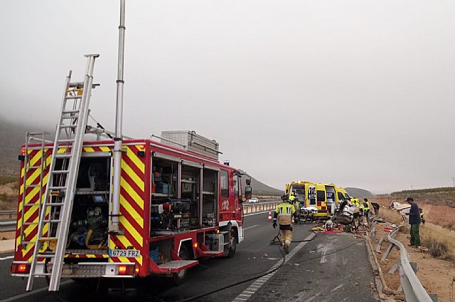 6 heridos en accidente al colisionar un camión y un turismo en la autovía A-33 a su paso por Jumilla