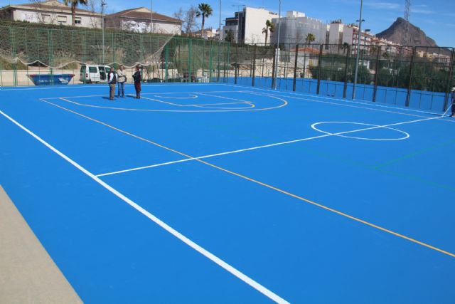 Esta semana finalizan las obras de remodelación integral de las dos pistas multideporte del Polideportivo La Hoya