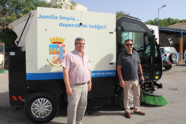 El Ayuntamiento continúa la renovación de la flota de vehículos de Servicios con la adquisición de una nueva barredora