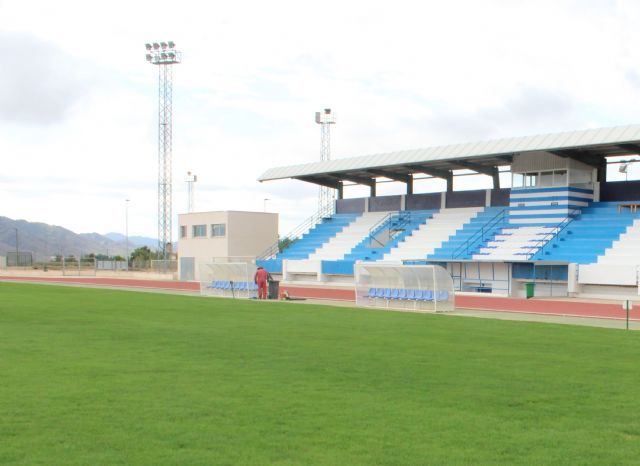 Adjudicadas las obras de renovación de la iluminación de los campos de fútbol y pistas deportivas del Polideportivo La Hoya