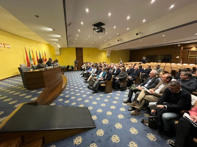 La alcaldesa Seve González participa en el Consejo del Agua de la Demarcación del Segura