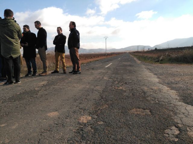 Ciudadanos exige el arreglo urgente de la carretera de El Carche