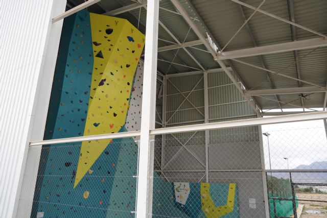 Comienzan las obras para la instalación de iluminación en el rocódromo municipal