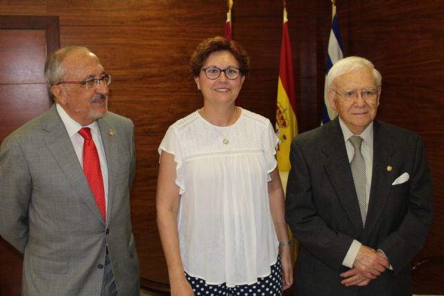 El doctor Marín Padilla visita de nuevo Jumilla y se reúne con la alcaldesa