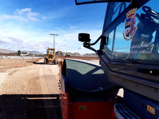 El Ayuntamiento ha acondicionado con maquinaria propia más de 300 kilómetros de caminos rurales durante 2021