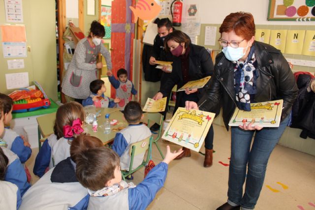 Entregan diplomas a niños y niñas de Jumilla